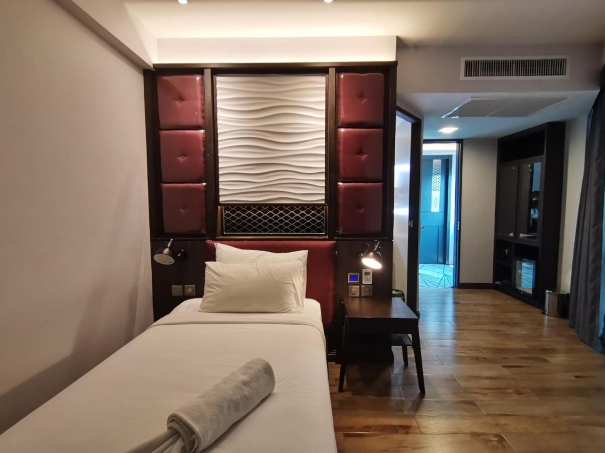 Holatel Hotel Phitszanulok Kültér fotó