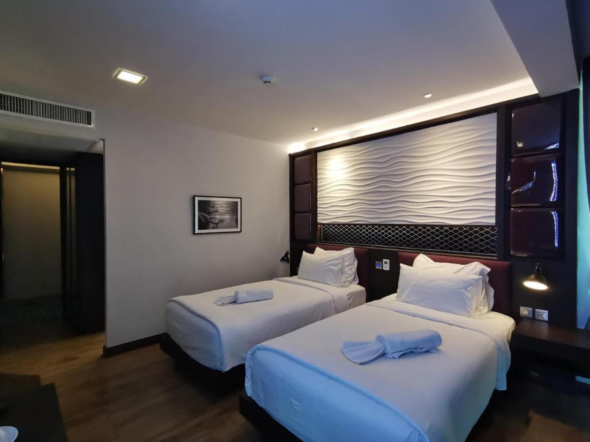 Holatel Hotel Phitszanulok Kültér fotó