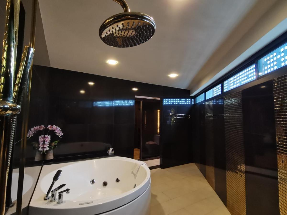 Holatel Hotel Phitszanulok Kültér fotó