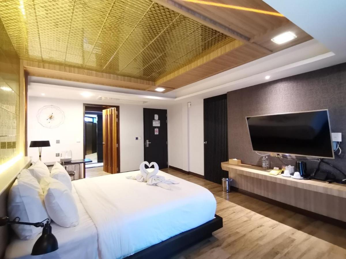 Holatel Hotel Phitszanulok Kültér fotó