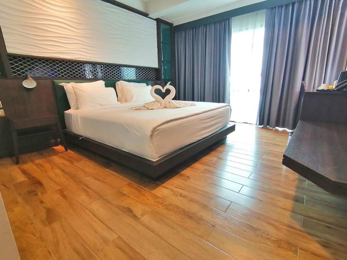 Holatel Hotel Phitszanulok Kültér fotó