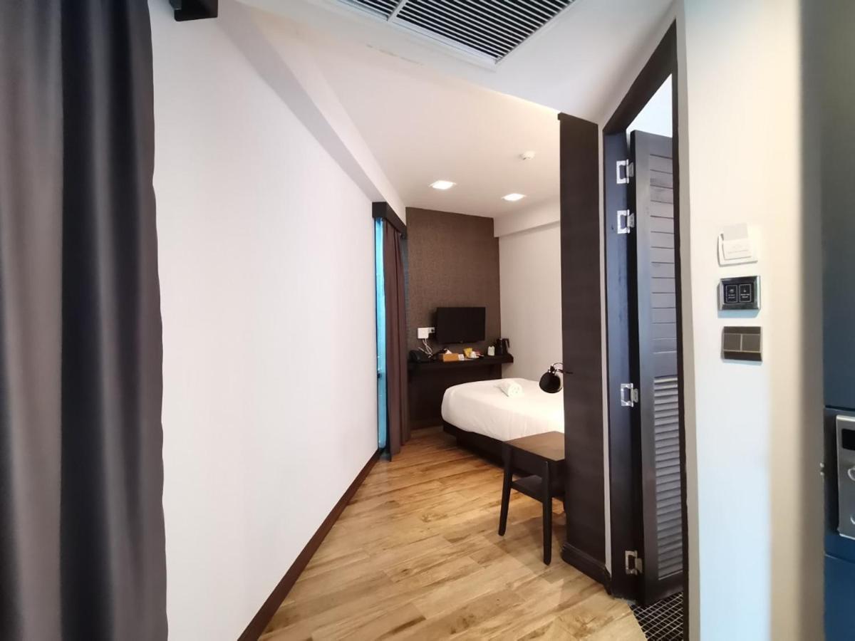 Holatel Hotel Phitszanulok Kültér fotó
