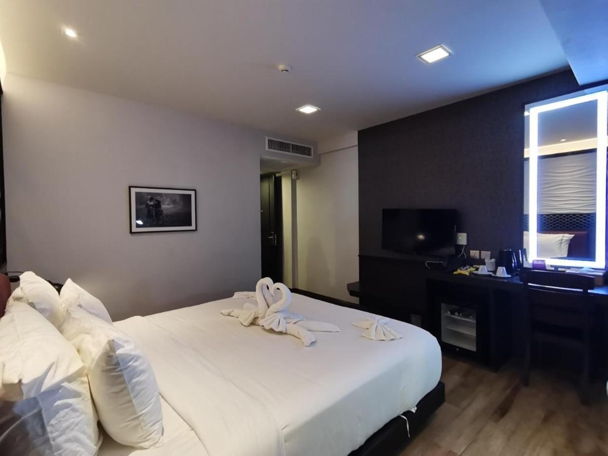 Holatel Hotel Phitszanulok Kültér fotó