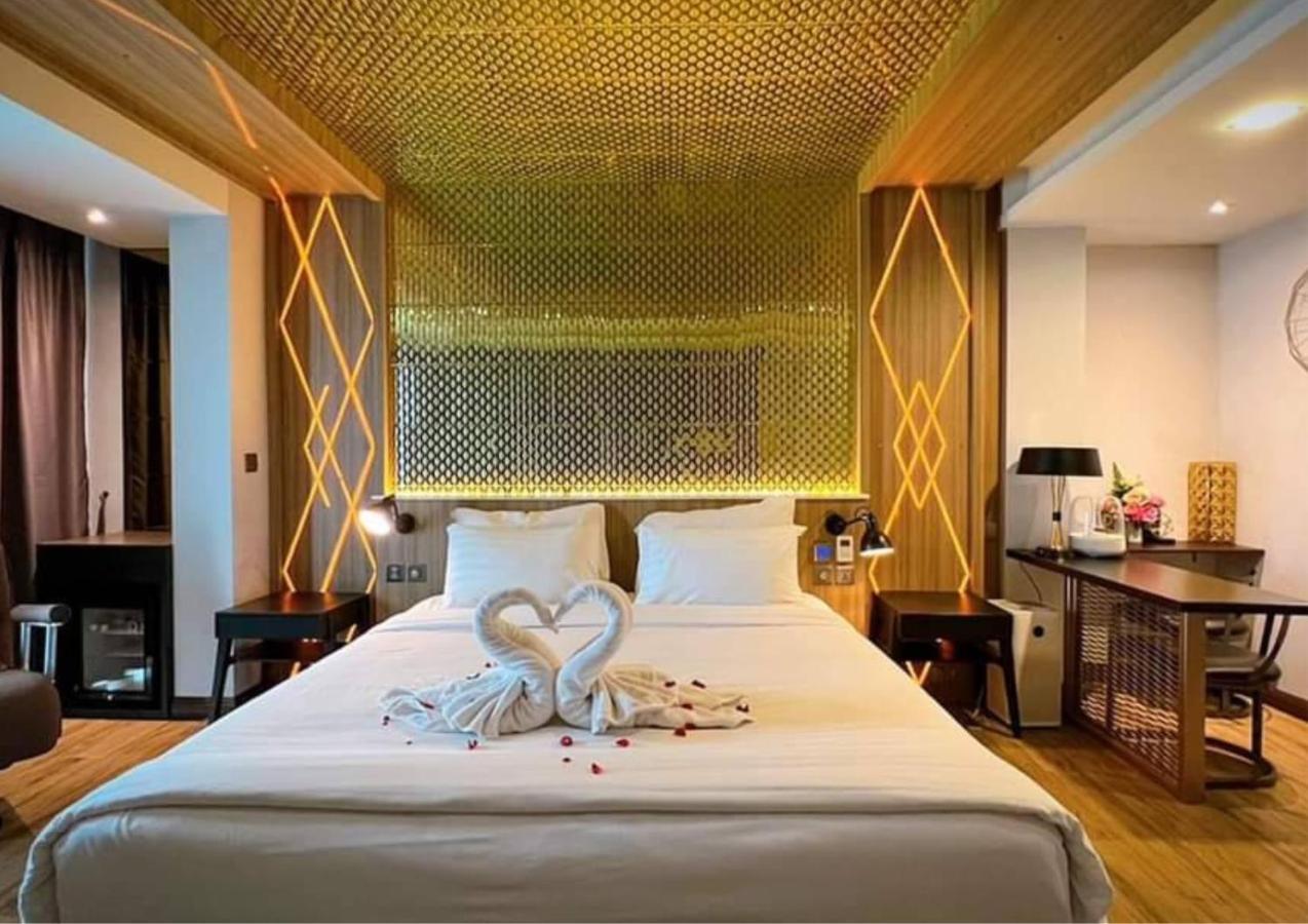 Holatel Hotel Phitszanulok Kültér fotó