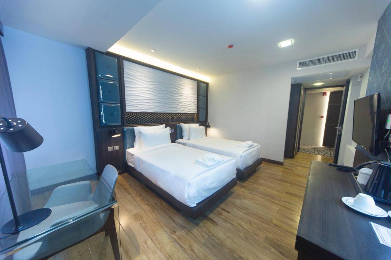 Holatel Hotel Phitszanulok Kültér fotó