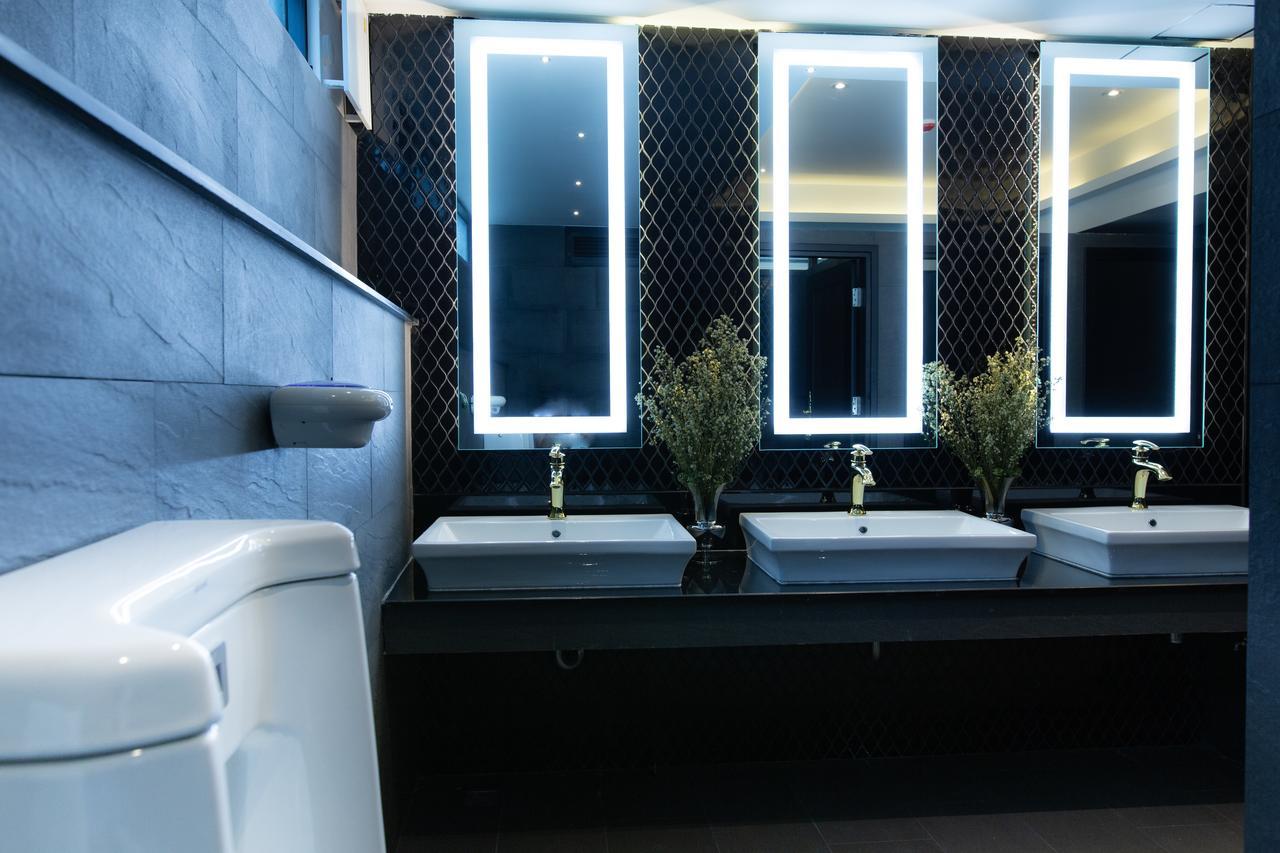 Holatel Hotel Phitszanulok Kültér fotó