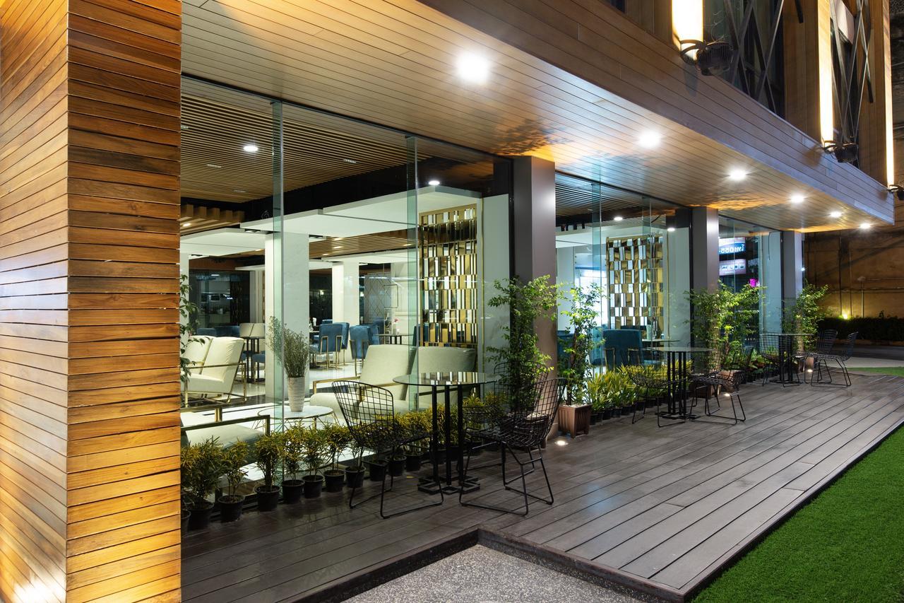 Holatel Hotel Phitszanulok Kültér fotó