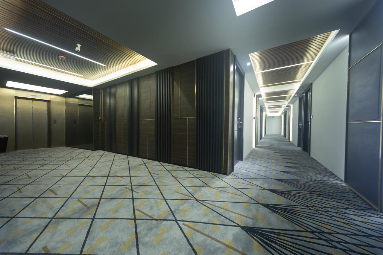 Holatel Hotel Phitszanulok Kültér fotó
