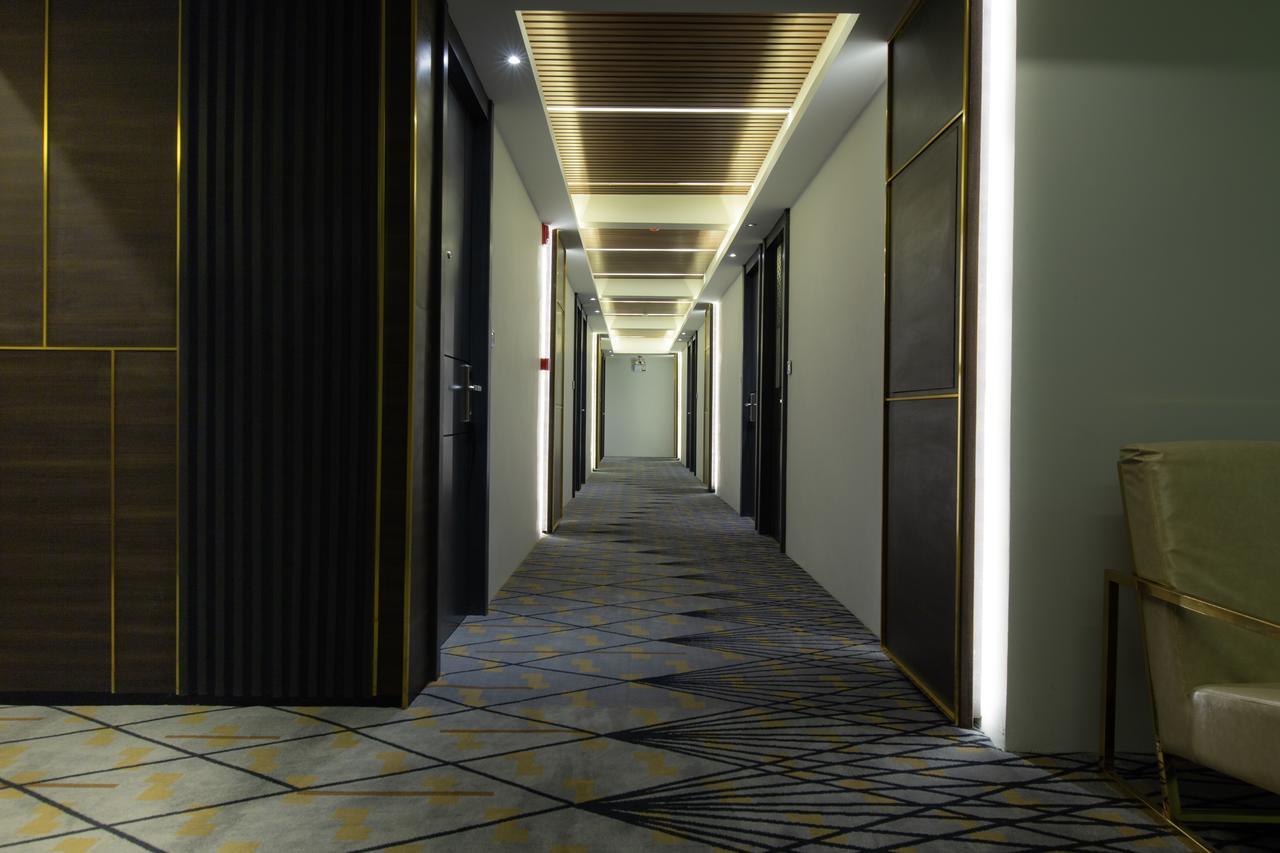 Holatel Hotel Phitszanulok Kültér fotó